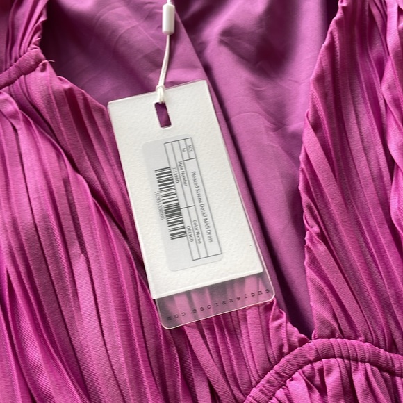 Endless Rose Pleated Midi Dress NWT - Picture 9 of 10